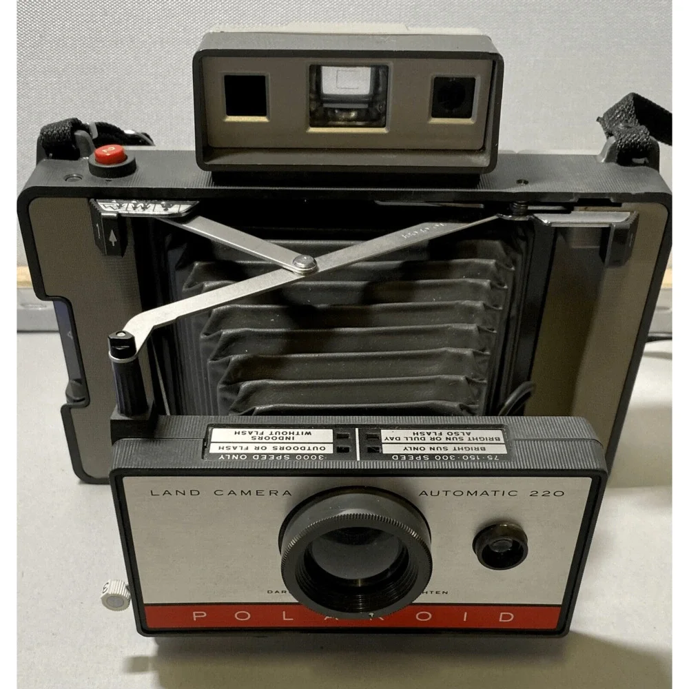 Vintage Polaroid Land Camera Automatic 220 With Strap Manual Hardcover Untested